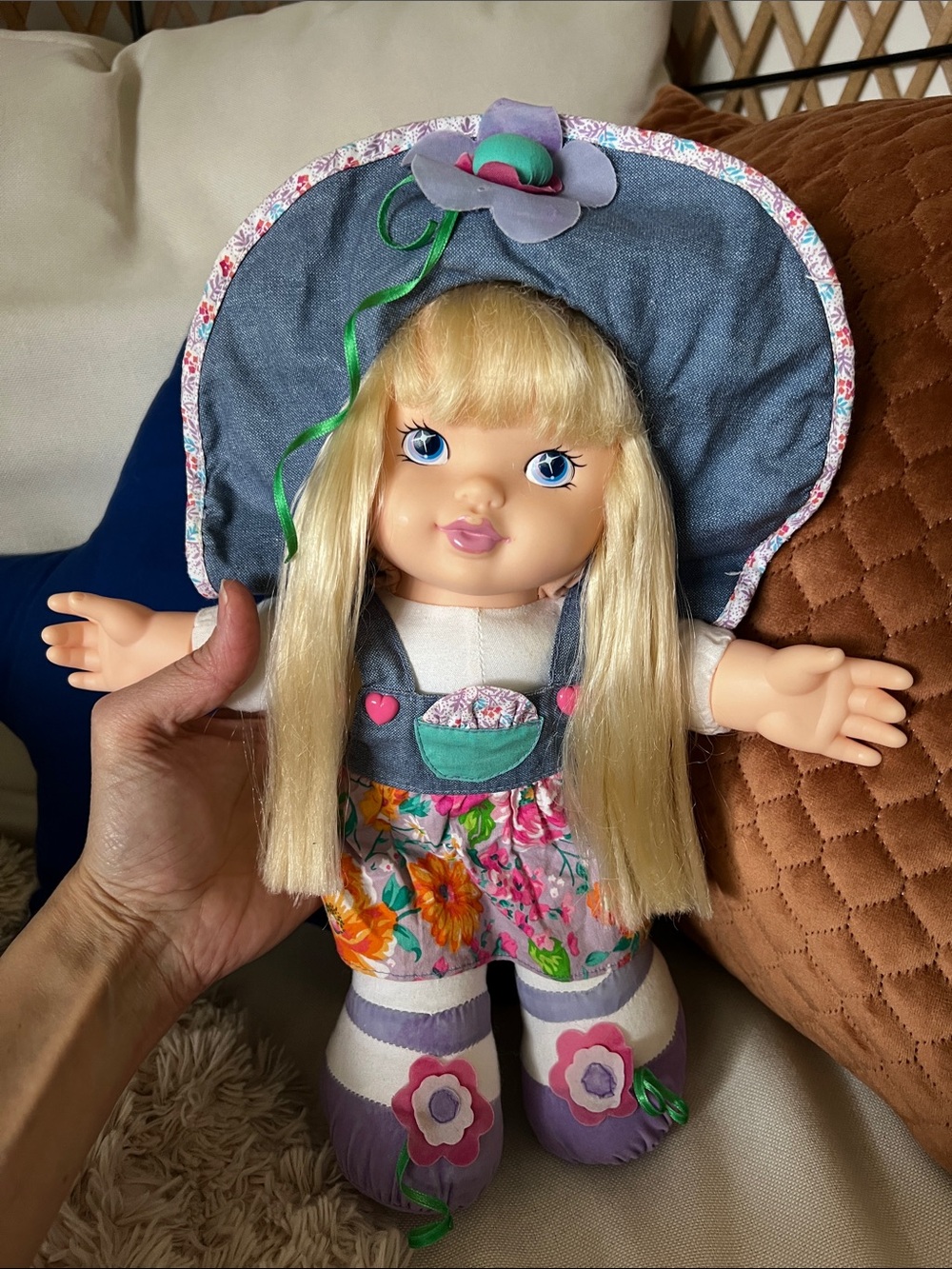 VINTAGE 1990s DSI Toys Baby Pick Me Up doll TALKS & GIGGLES!! denim & floral - Picture 5 of 17